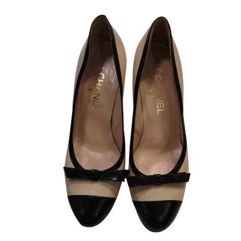 escarpins bicolores style chanel|Chanel slingback price euro.